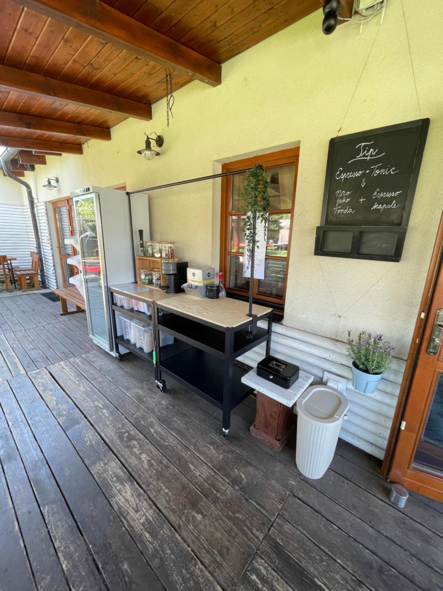Camp Alpa Hotel Ostrovačice Eksteriør billede