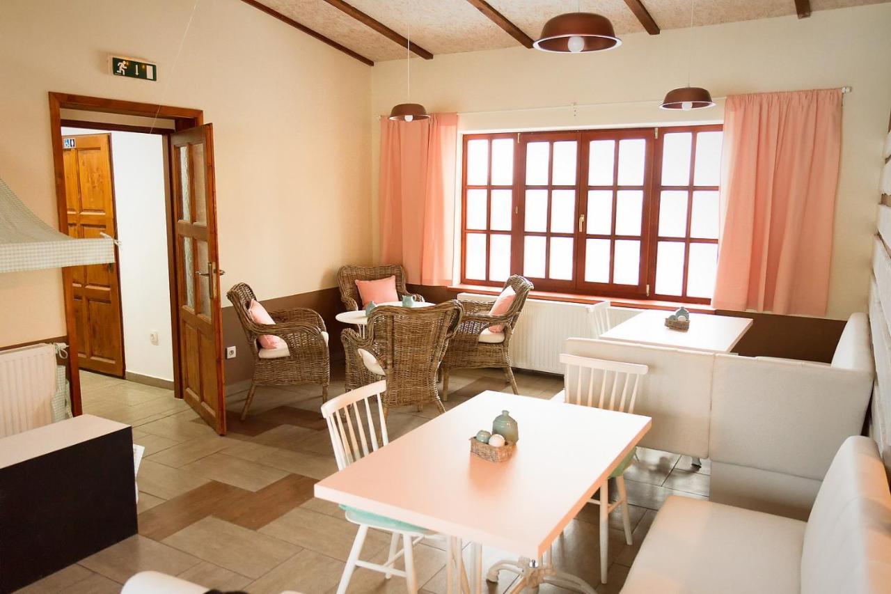 Camp Alpa Hotel Ostrovačice Eksteriør billede