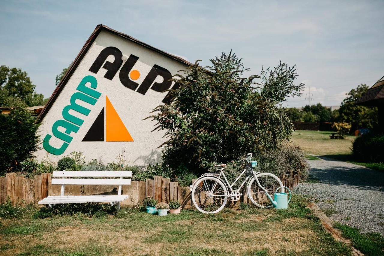 Camp Alpa Hotel Ostrovačice Eksteriør billede